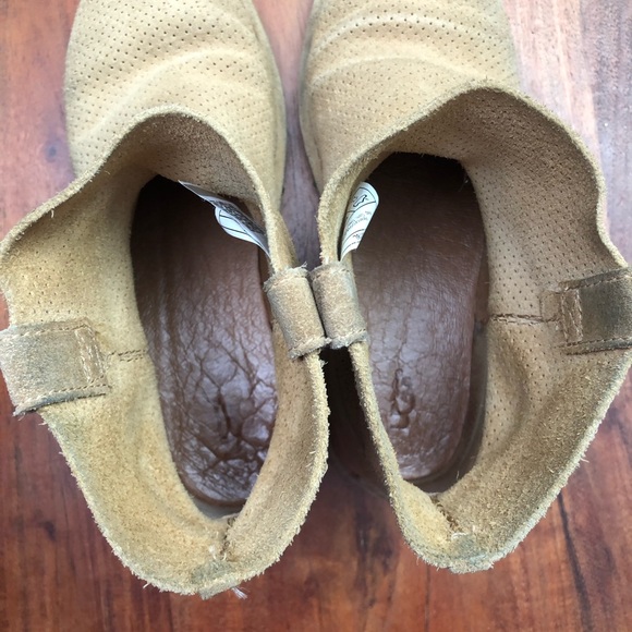 UGG CLASSIC UNLINED MINI PERF BOOTS - Picture 6 of 8